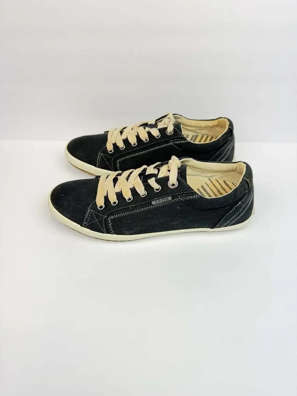 Taos Star Burst Women's Canvas Lace-Up Sneakers in Black Sz 10